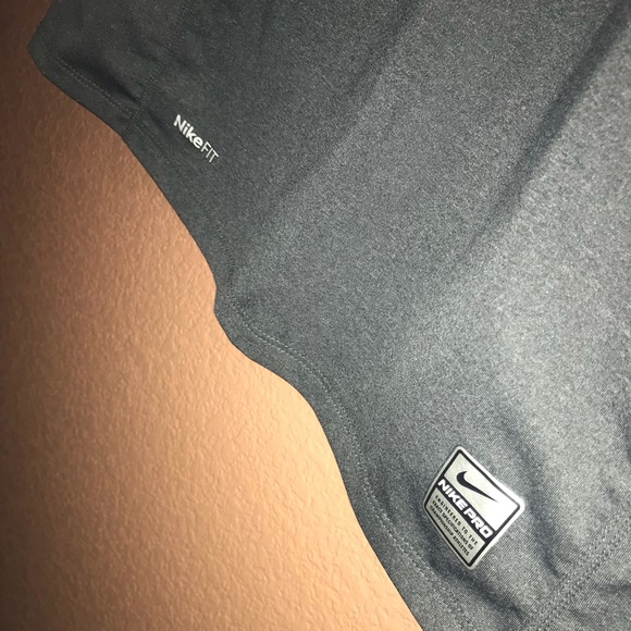 Nike fitted pro top - Picture 4 of 5
